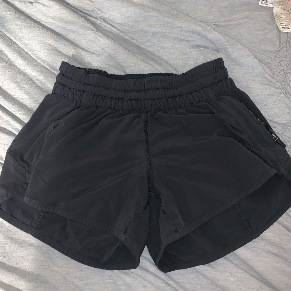 Size 6 Tracker V 4’ Lulu Lemon shorts
